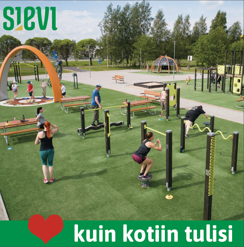 Ihmisiä jumppaamassa Puuhaparkissa.