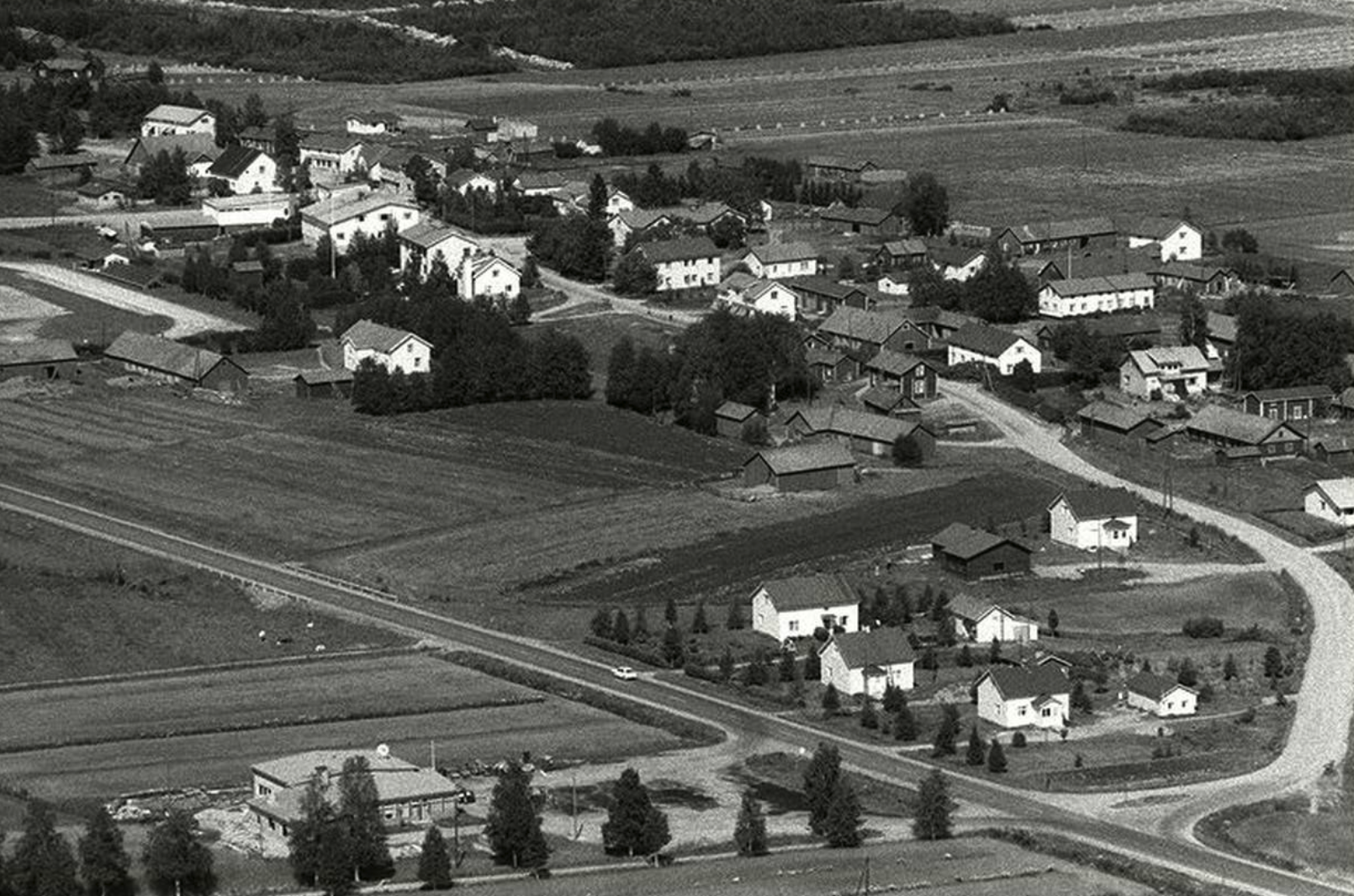 SIevin Haikolan kylä 1960-luvulla. Ilmakuva.